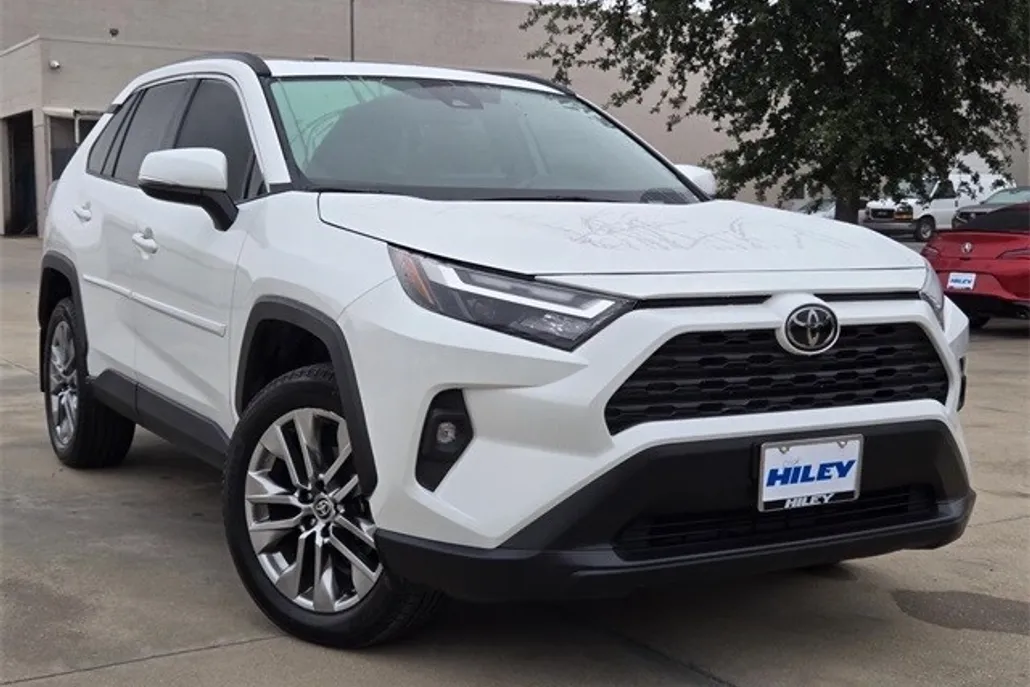 2023 Toyota RAV4 XLE Premium photo 1