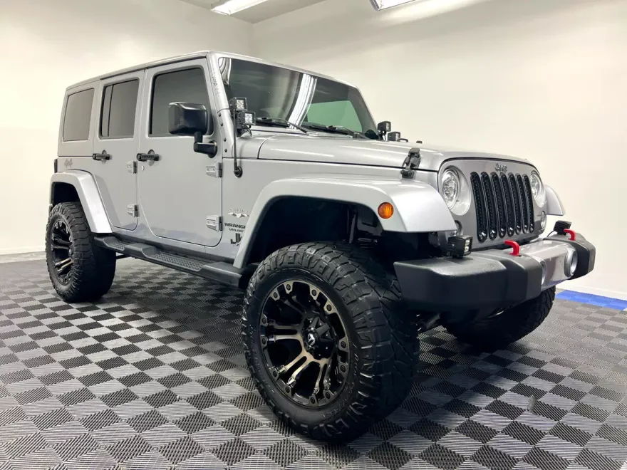 2017 Jeep Wrangler Unlimited Sahara photo 1