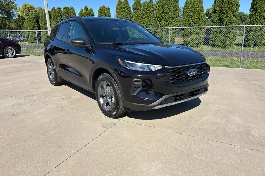 2026 Ford Escape ST-Line photo 1