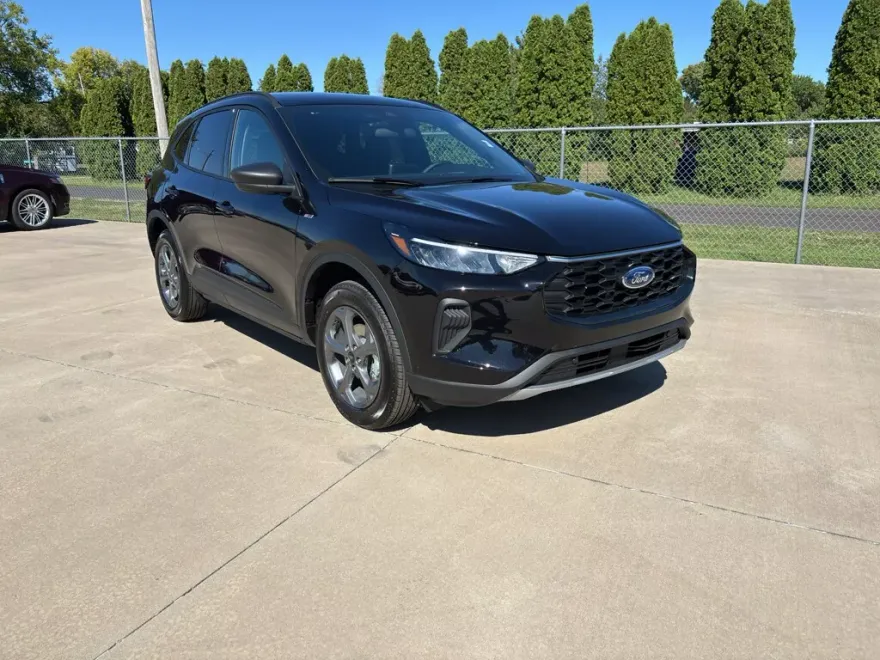 2026 Ford Escape ST-Line photo 1