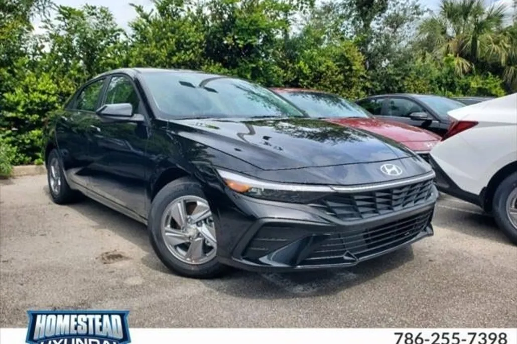 2025 Hyundai Elantra SE photo 1