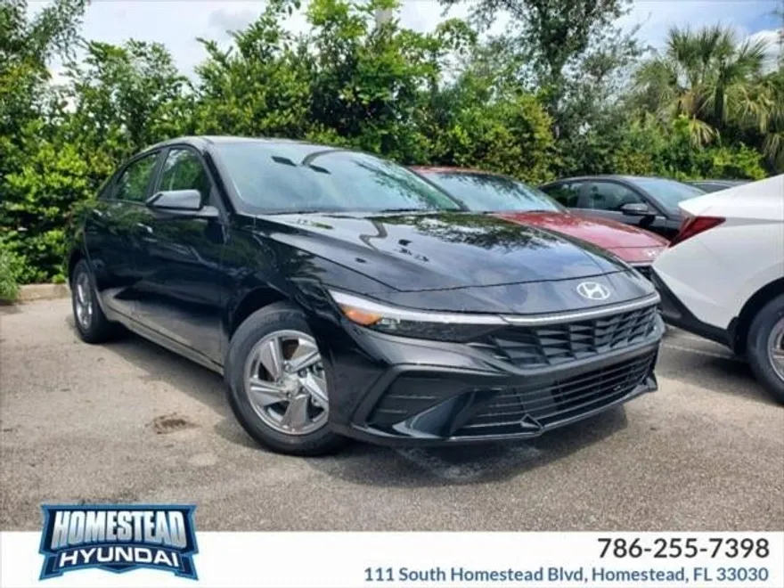 2025 Hyundai Elantra SE photo 1