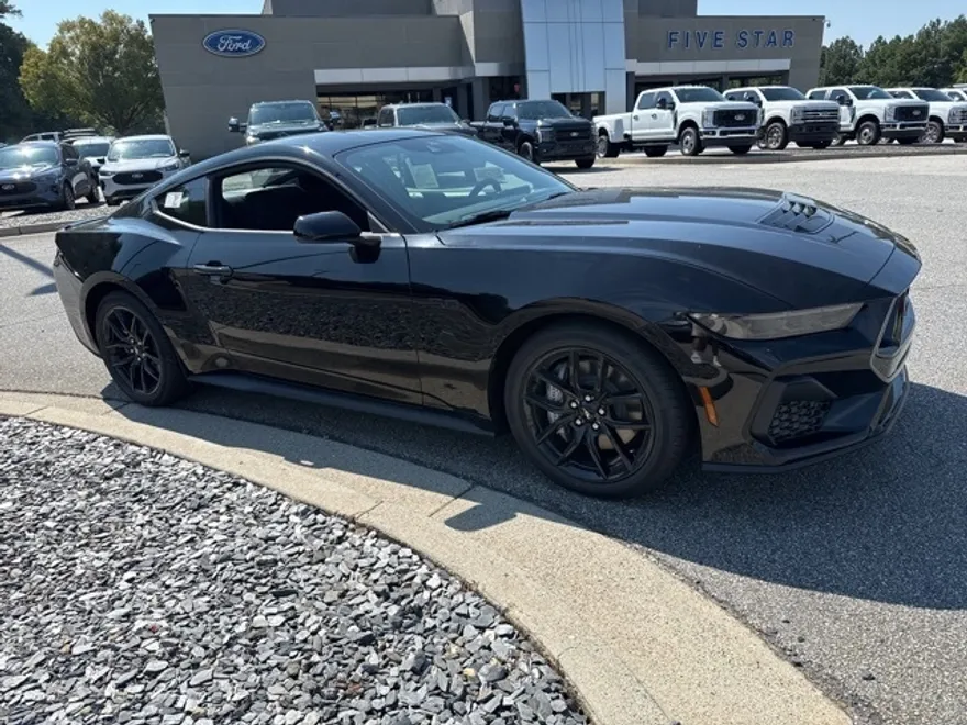 2025 Ford Mustang GT photo 1