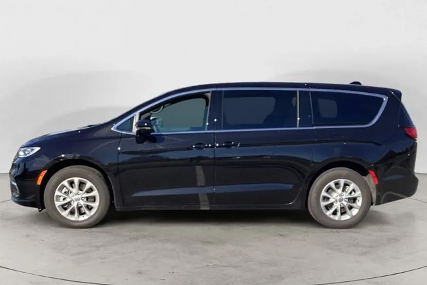 2025 Chrysler Pacifica photo 1