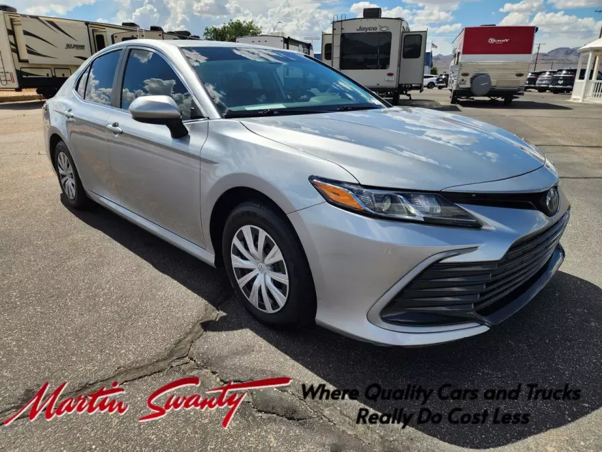 2023 Toyota Camry Hybrid LE photo 1