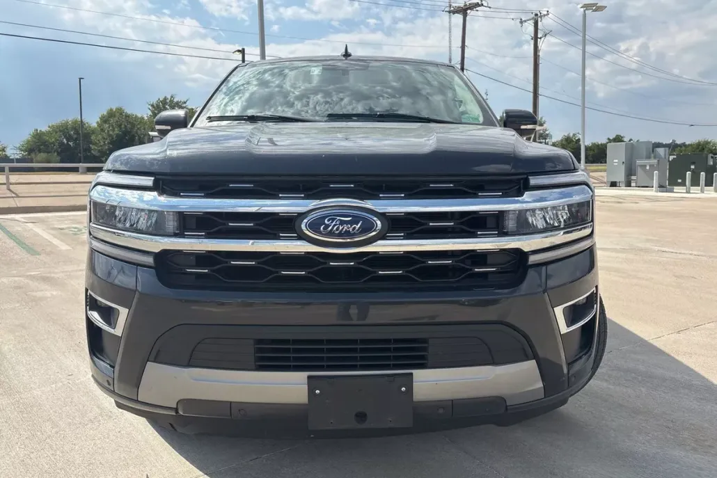 2023 Ford Expedition Limited photo 1
