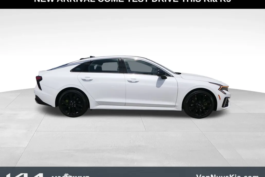2025 Kia K5 GT photo 1