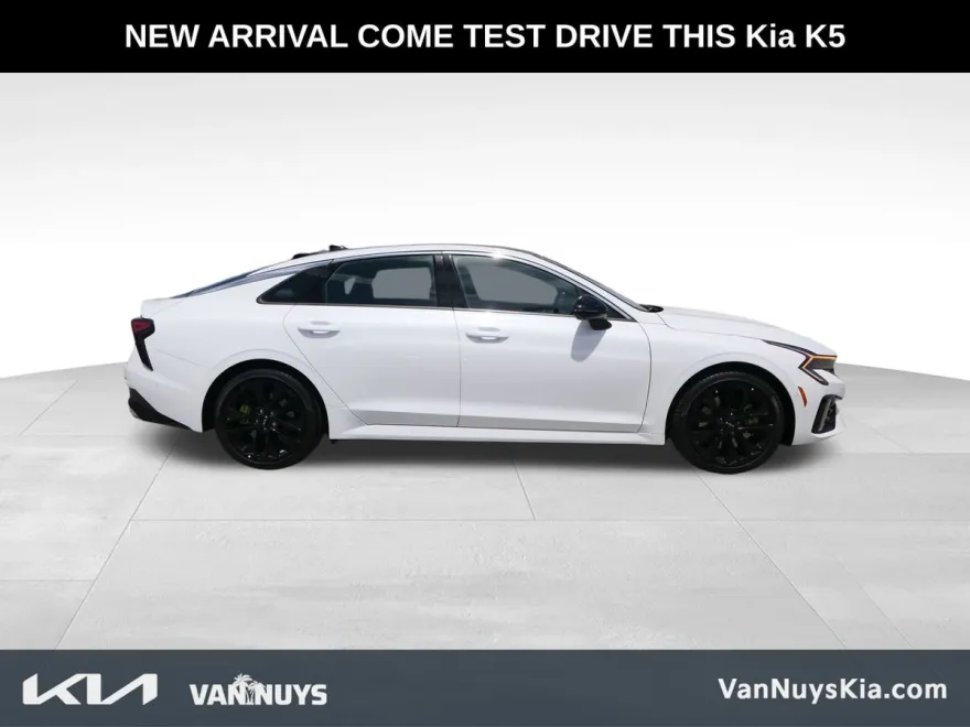 2025 Kia K5 GT photo 1