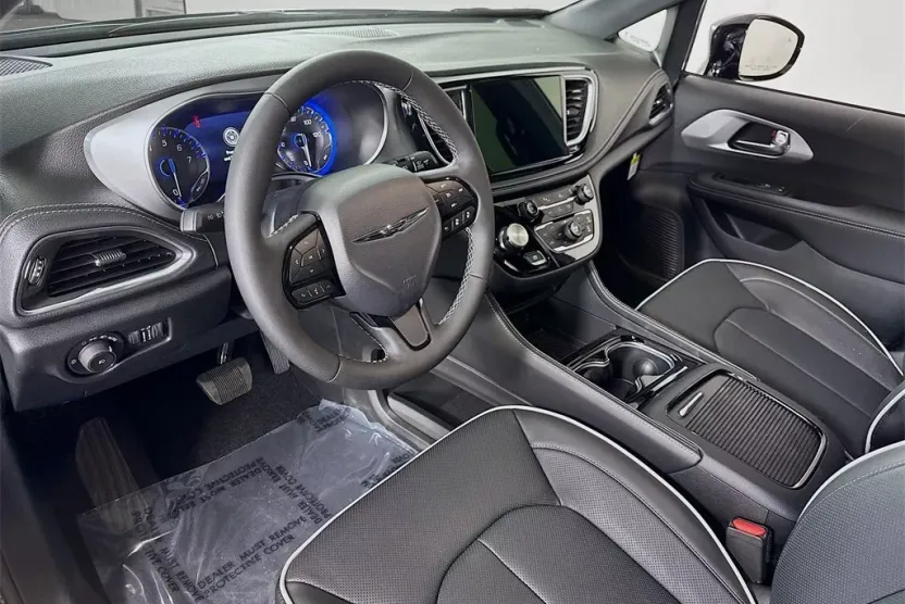 2026 Chrysler Pacifica Limited photo 1