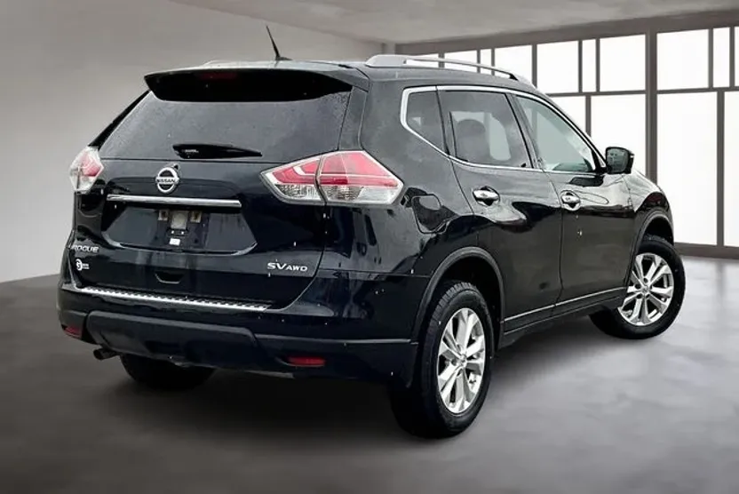 2016 Nissan Rogue SV photo 1