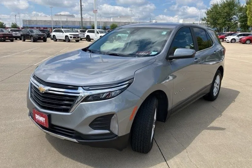 2023 Chevrolet Equinox LT photo 1