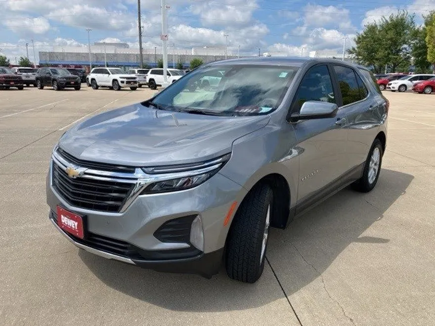 2023 Chevrolet Equinox LT photo 1