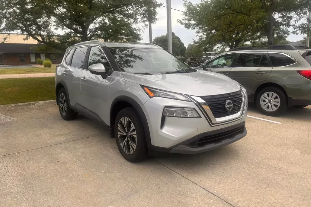 2023 Nissan Rogue SV photo 1