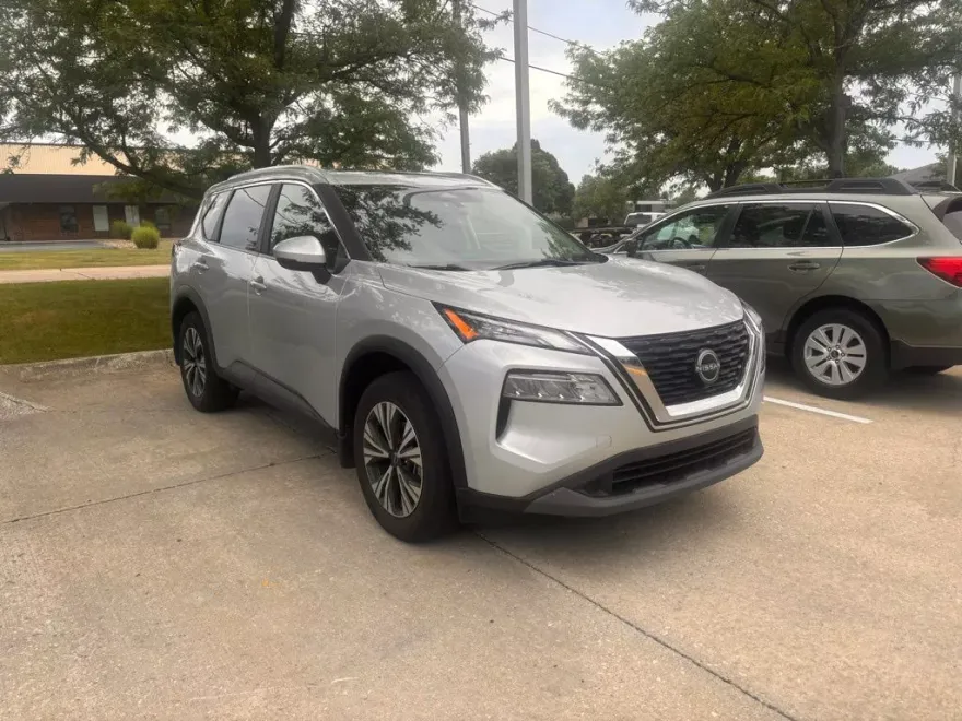 2023 Nissan Rogue SV photo 1