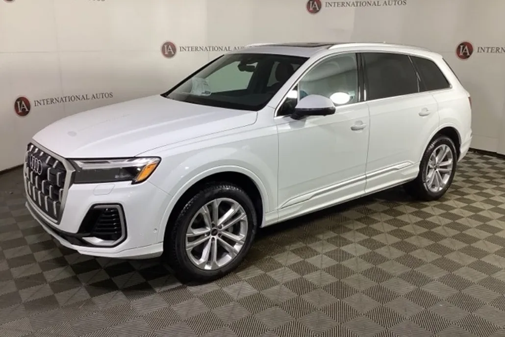 2025 Audi Q7 55 Premium photo 1