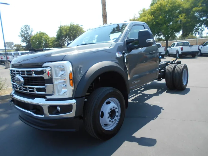 2025 Ford F-600 photo 1