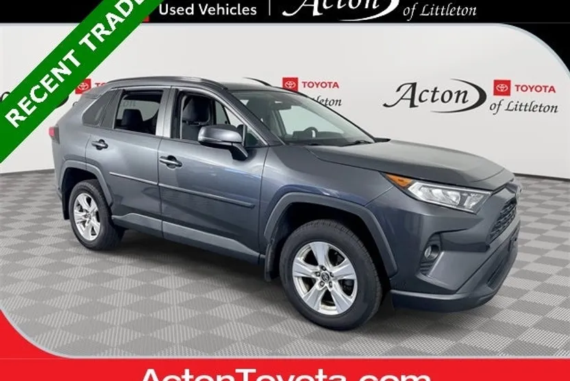 2020 Toyota RAV4 XLE photo 1