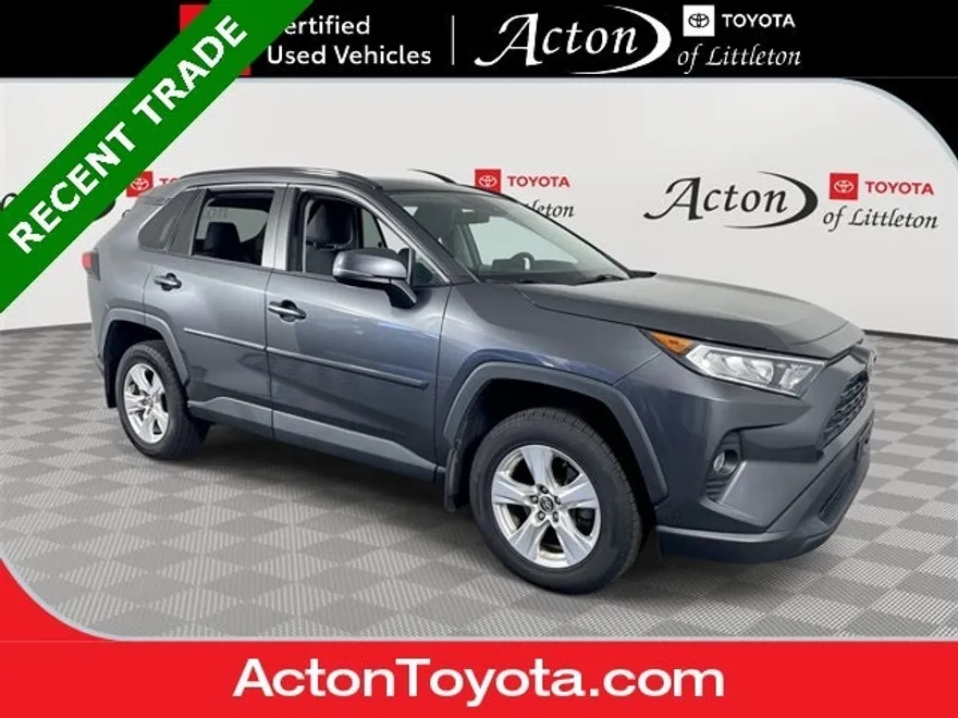 2020 Toyota RAV4 XLE photo 1