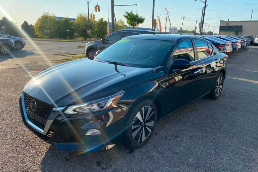 2022 Nissan Altima SV photo 1
