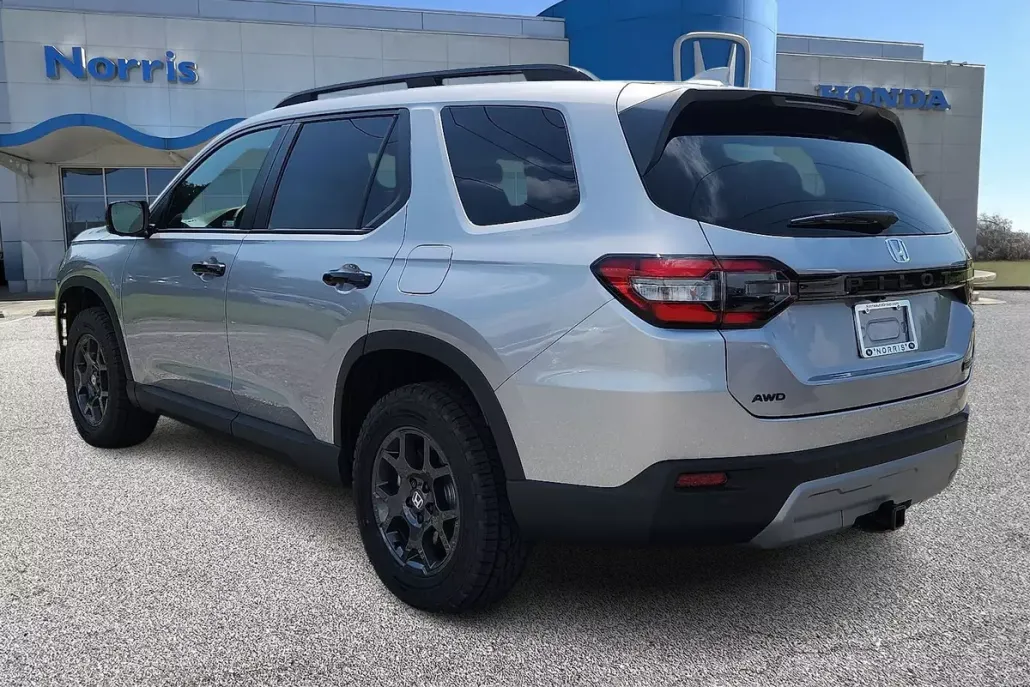 2025 Honda Pilot TrailSport photo 1