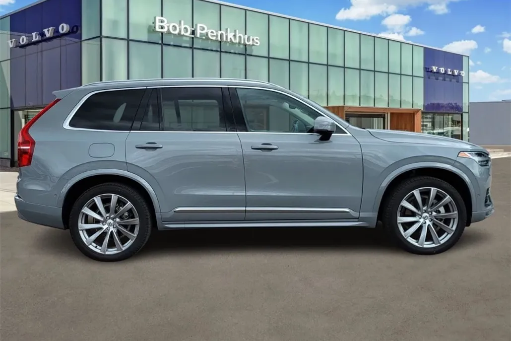 2025 Volvo XC90 Plus photo 1