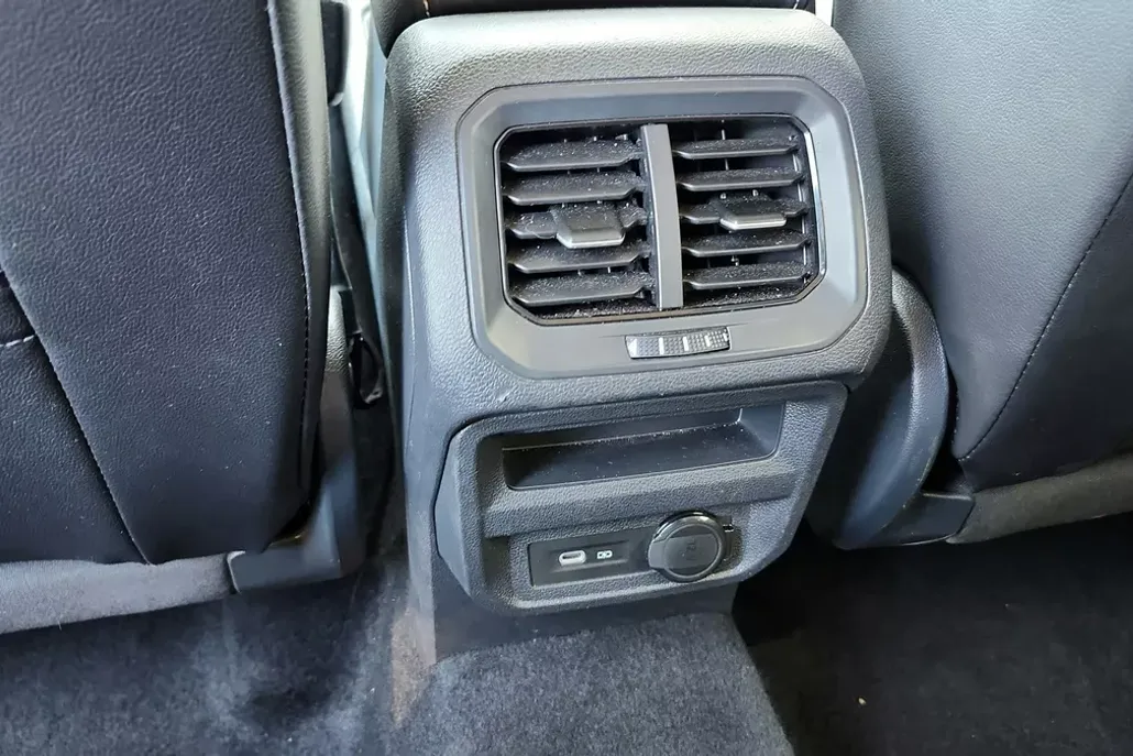 2024 Volkswagen Tiguan SE Wolfsburg Edition photo 8