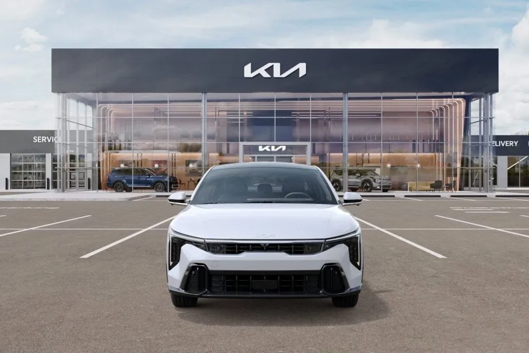 2025 Kia K4 GT-Line Turbo photo 1