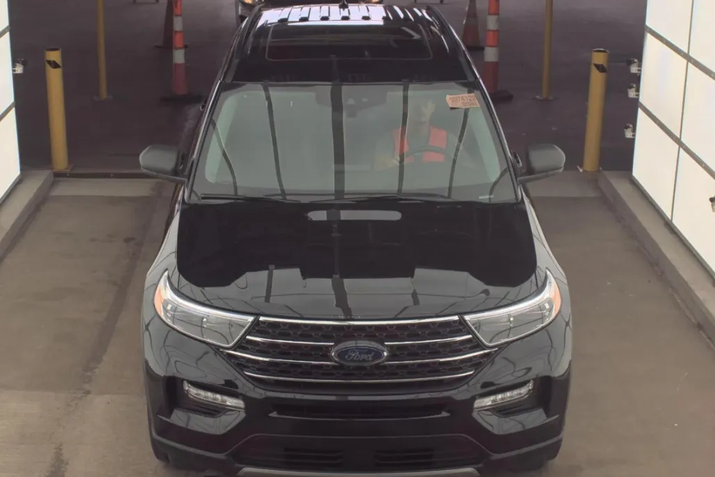 2023 Ford Explorer XLT photo 1