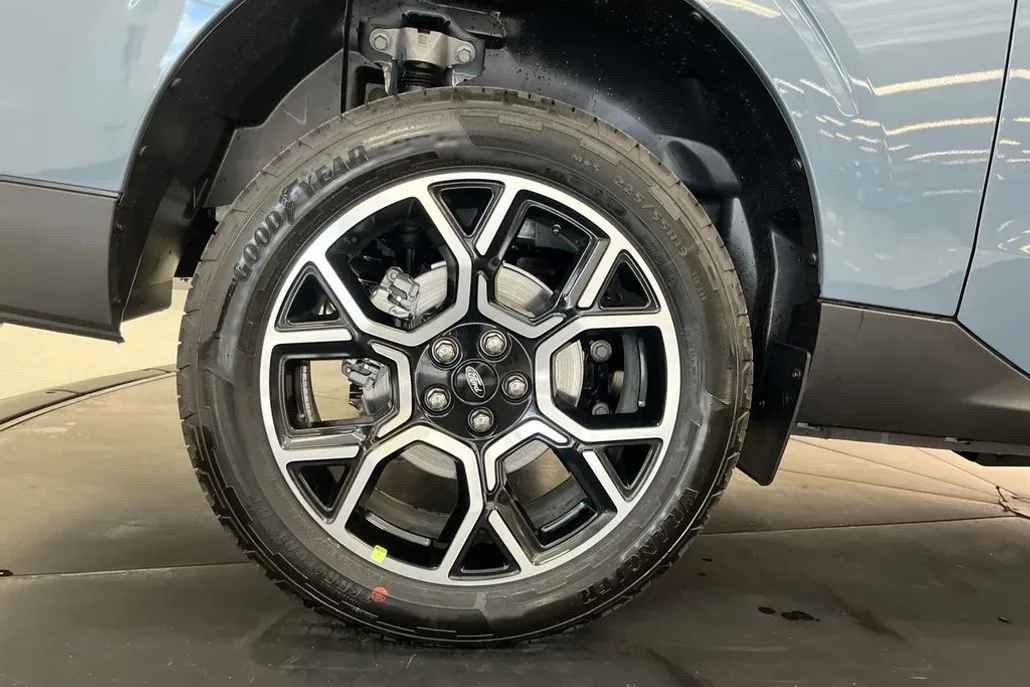 2025 Ford Maverick Lariat photo 1