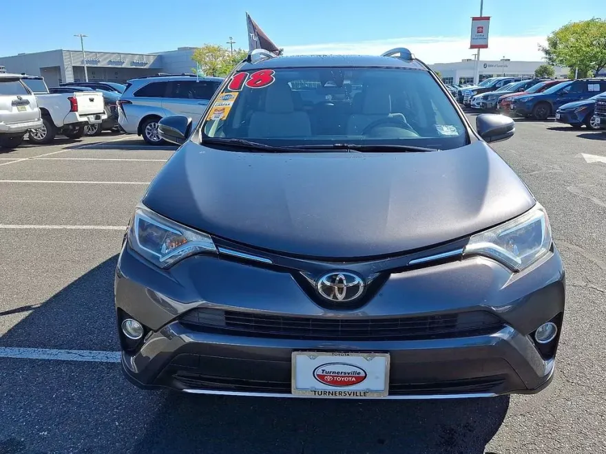 2018 Toyota RAV4 XLE photo 1