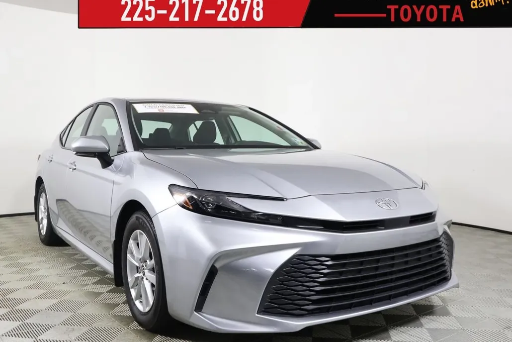 2025 Toyota Camry LE photo 1