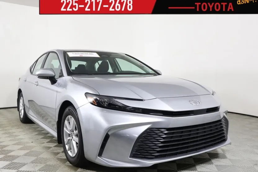 2025 Toyota Camry LE photo 1