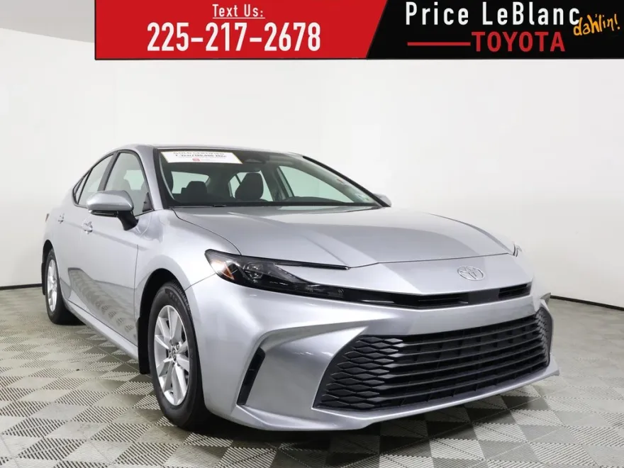 2025 Toyota Camry LE photo 1