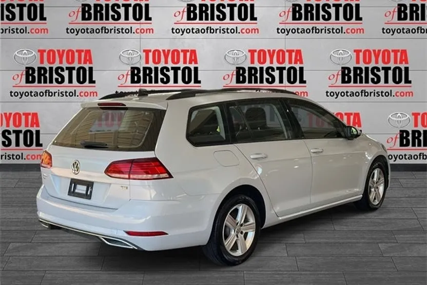 2018 Volkswagen Golf SportWagen SE photo 1