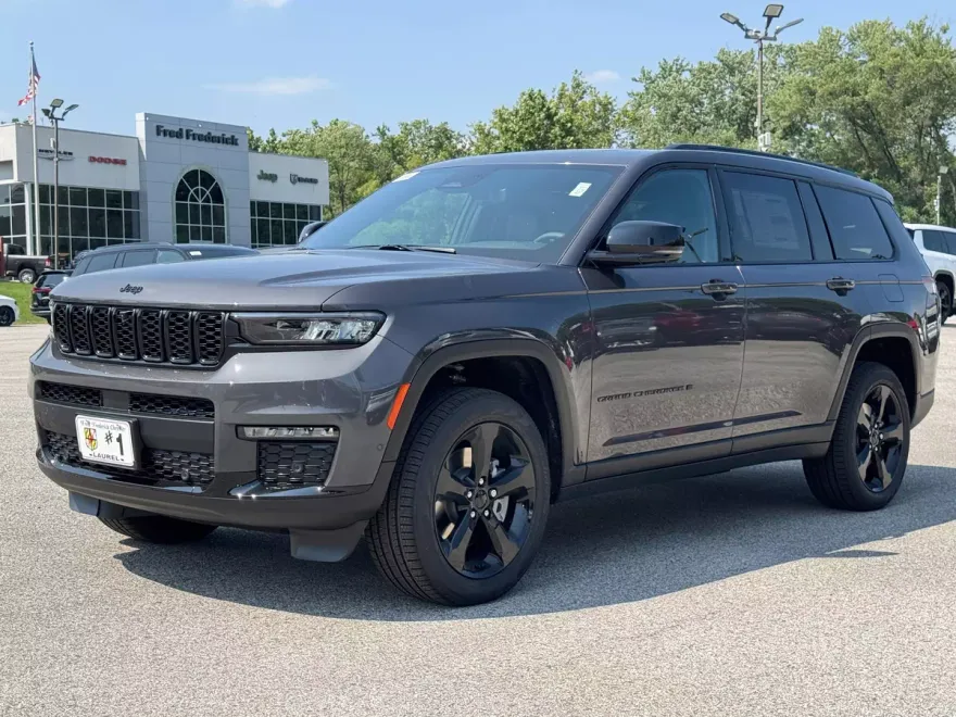 2025 Jeep Grand Cherokee Limited photo 1