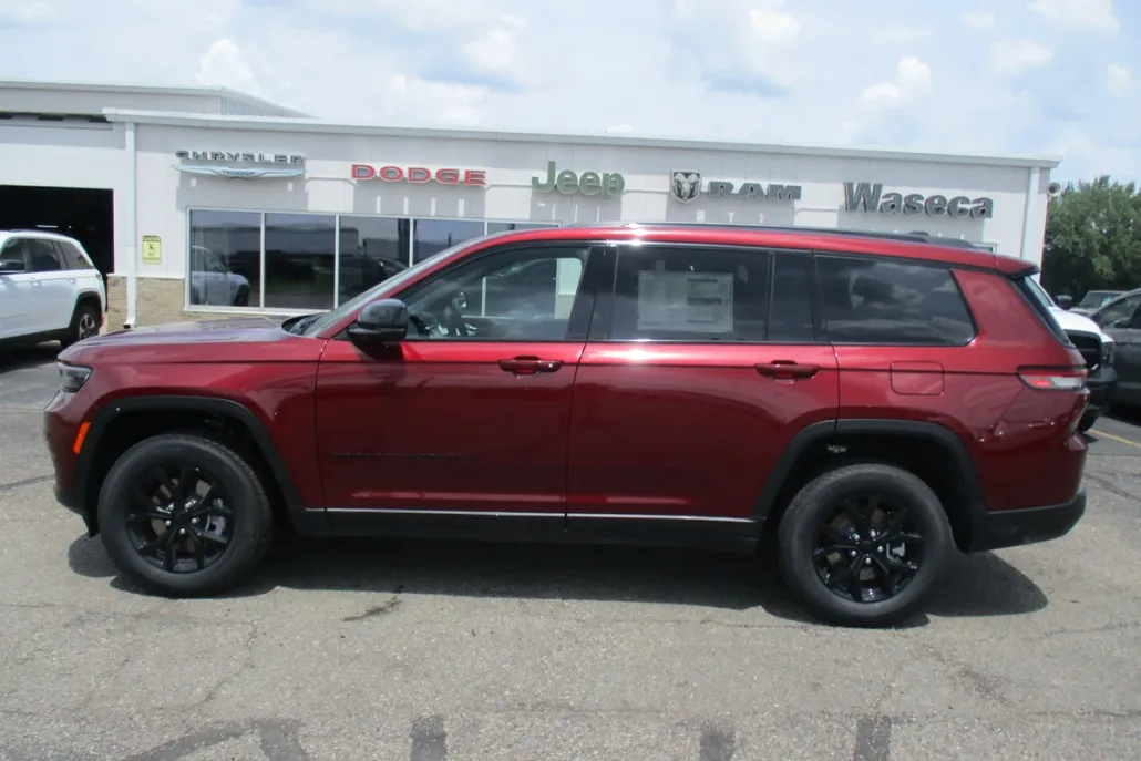 2025 Jeep Grand Cherokee Laredo Altitude X photo 1