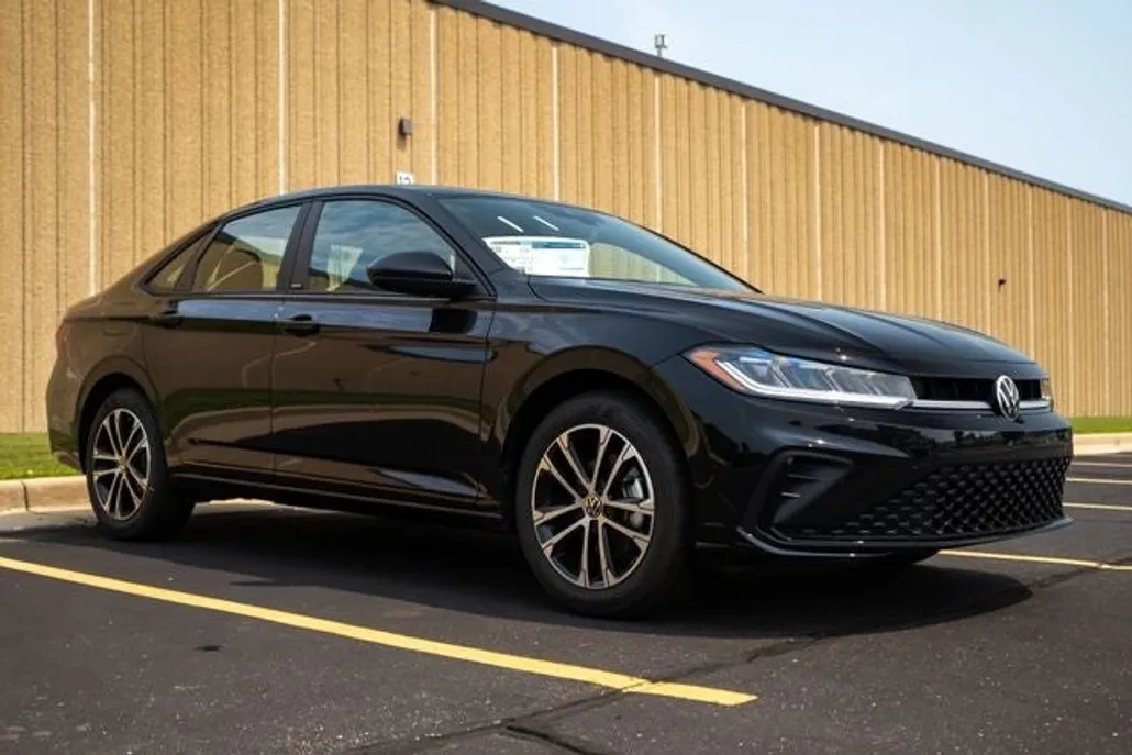 2025 Volkswagen Jetta 1.5T Sport photo 1