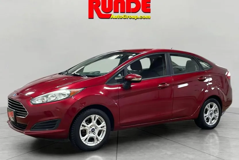 2015 Ford Fiesta SE photo 1