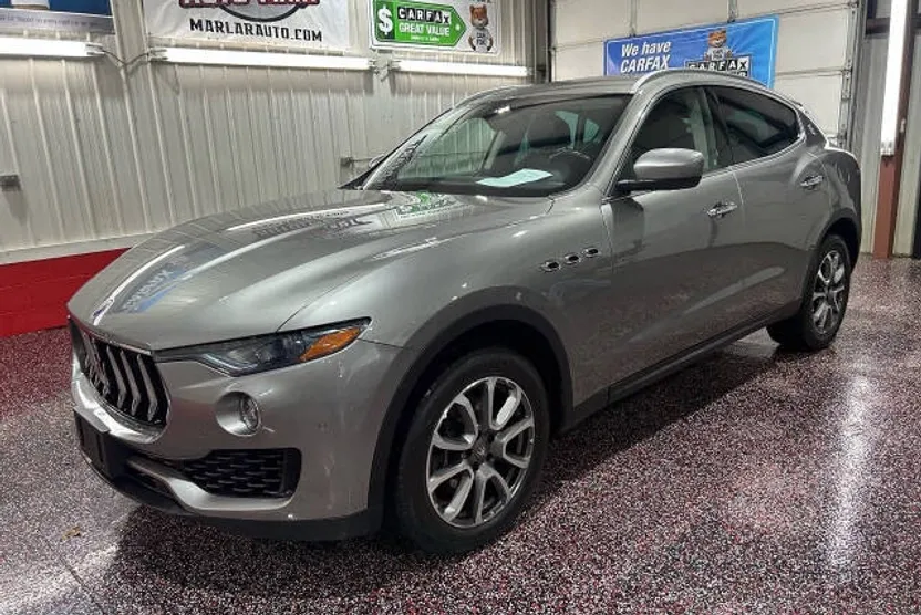 2017 Maserati Levante Base photo 1