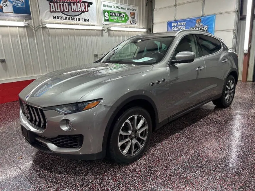 2017 Maserati Levante Base photo 1