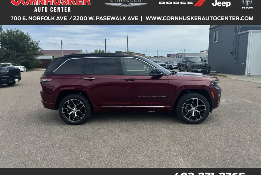 2024 Jeep Cherokee 4xe Summit Reserve photo 1