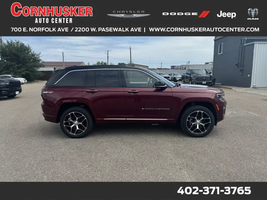 2024 Jeep Cherokee 4xe Summit Reserve photo 1