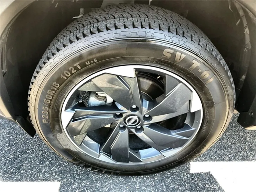2024 Nissan Rogue SV photo 1