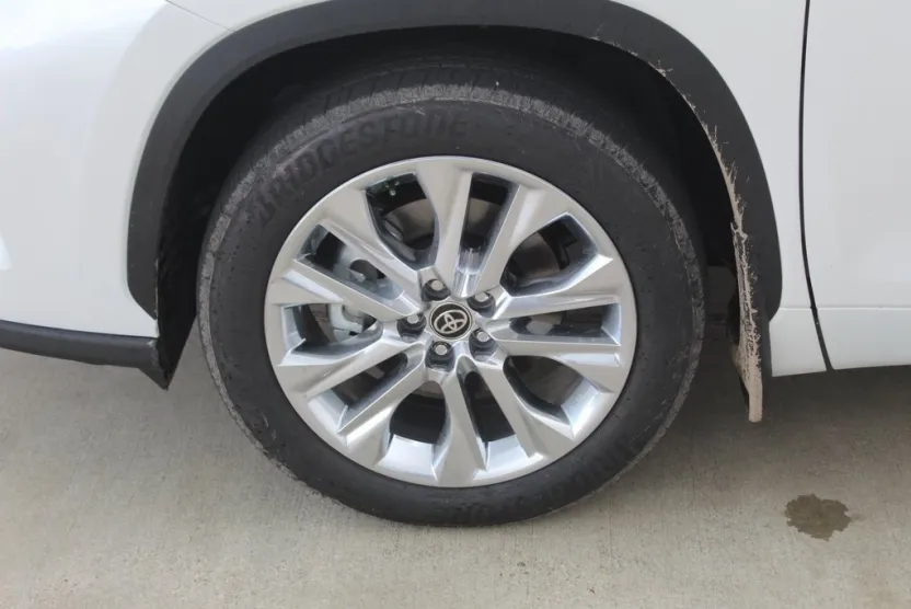 2025 Toyota Highlander Limited photo 1