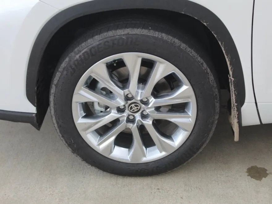 2025 Toyota Highlander Limited photo 1