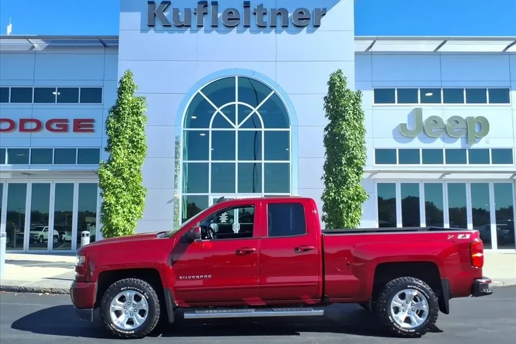 2019 Chevrolet Silverado 1500 LT photo 1