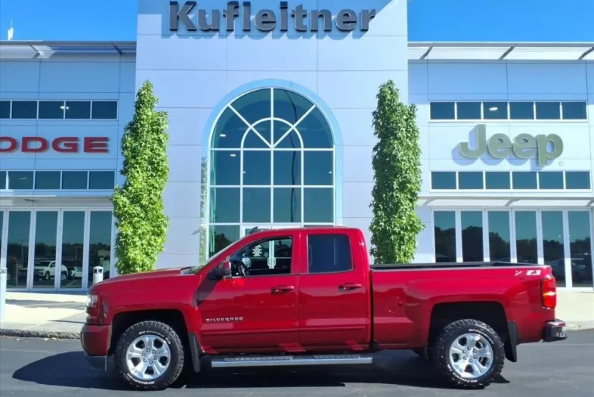 2019 Chevrolet Silverado 1500 LT photo 1