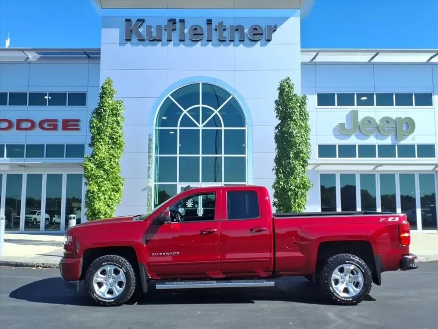 2019 Chevrolet Silverado 1500 LT photo 1