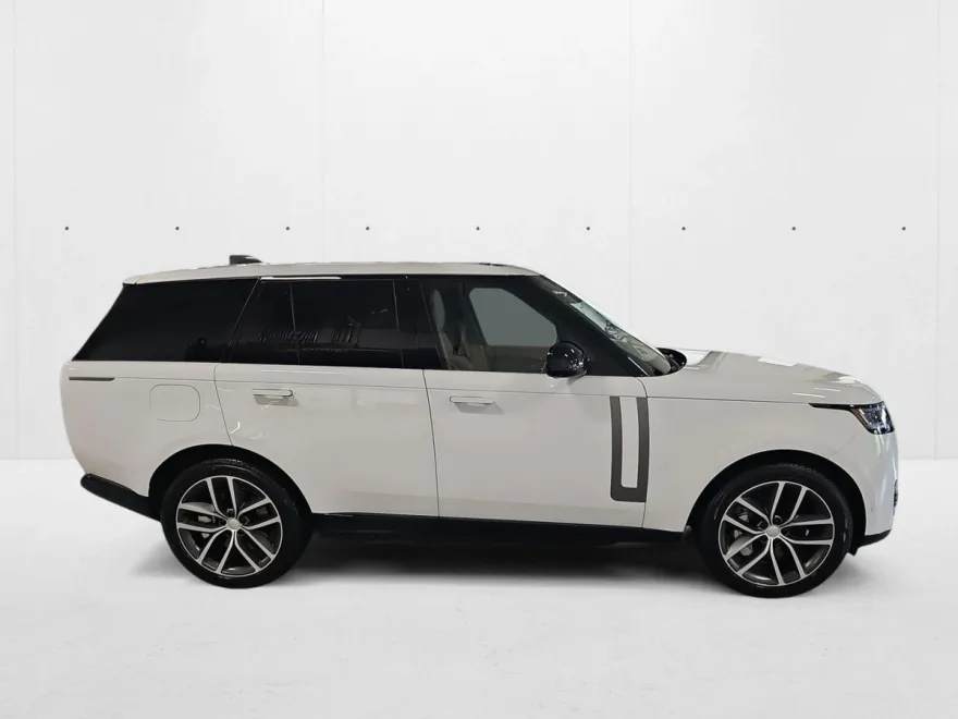 2025 Land Rover Range Rover SE photo 1
