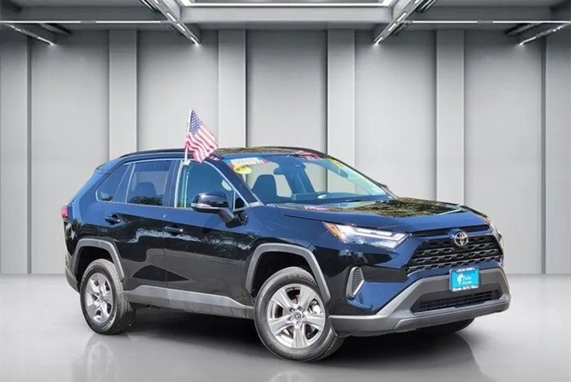 2024 Toyota RAV4 XLE photo 1